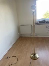 BORTSKÄNKES Golvlampa