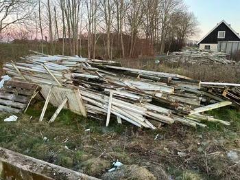 Gratis ved! Fyra stora högar