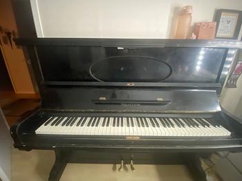 Nyström svart piano