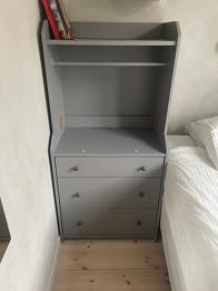 Byrå från IKEA bortskänktes