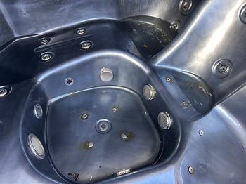 Spabad utomhus med lock svart