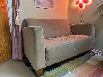 Gratis 2-sits soffa i bra skick – hämtas snarast