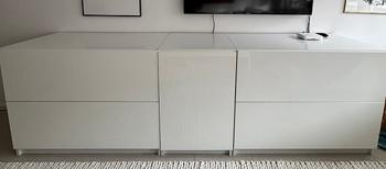 Förvaring bortskänkes , vita förvarings skåp/byråer