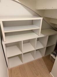 Bortskänkes! Två hyllor