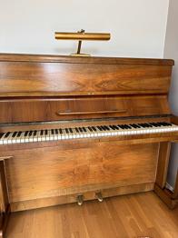 Fint äldre piano bortskänkes