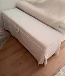 Skänkes:  Sittbänk/sängbänk med förvaring