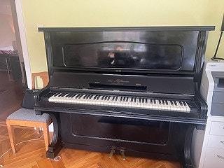Fint piano Aug. Hoffman