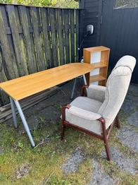 Fåtölj, skrivbord bokhylla