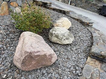 Bortskänkes – 3 stora dekorstenar i natursten