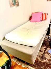 Bortskänkes säng akut