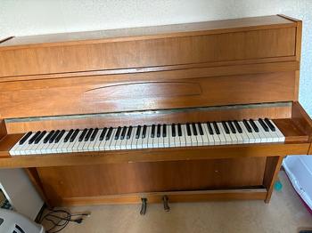 Zimmermann piano skänkes mot avhämtning