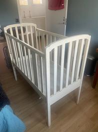 Spjälsäng 1920 bortskänkes