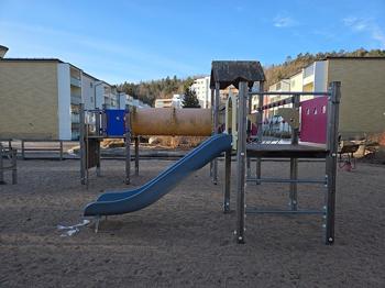 Mölndal 2 stycken Lek ställningar bortskänkes samt gung ställningar