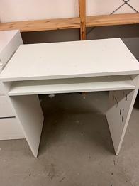 Skrivbord skänkes innan 27e