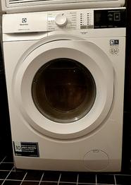 DEFEKT Electrolux frontmatad tvättmaskin BORTSKÄNKES