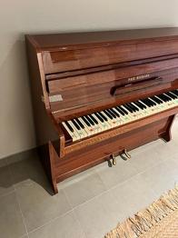 Paul Neumann akustiskt piano brunt
