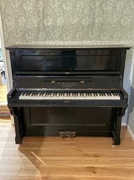 C.H. Billberg piano svart