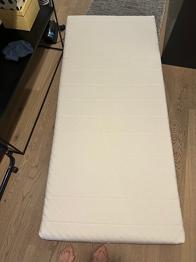 IKEA Moshult madrass 90*200 bortskänkes