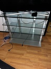 Glashylla / tv-bänk i glas och metall