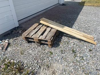 Lastpallar x2 bortskänkes