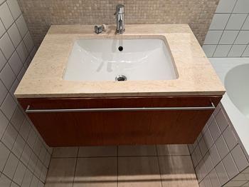 Bortskänkes, badrumsinredning.