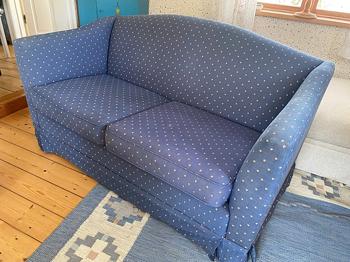 Två stycken två sittssoffor