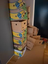 Flyttkartonger och bananlådor