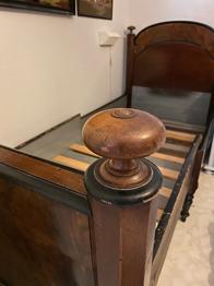 BORTSKÄNKES två vackra 1800-tals sängstommar