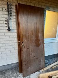 Innerdörr i trä med beslag (70 tal)