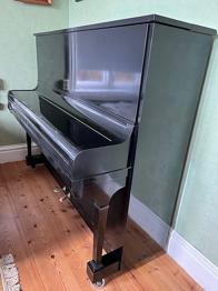 J.P. Löfberg piano svart