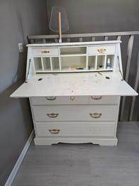 skrivbord/sekretär bortskänkes