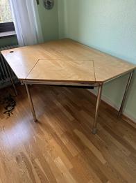 Kontorsbord bortskänkes