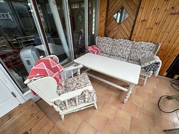 Äldre soffgrupp bortskänkes