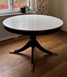 Runt matbord 120 cm (200cm med iläggskivor)