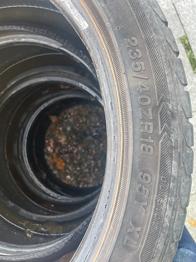 Däck 235/40R18 (Bortskänkes)