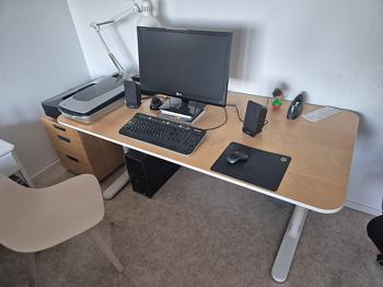 IKEA BEKANT skrivbord 160x80 höj- och sänkbart - Skänkes