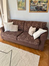 Brun soffa bortskänkes