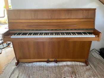 Piano bortskänkes mot avhämtning