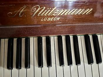 Piano Adolf Nützmann of Lübeck