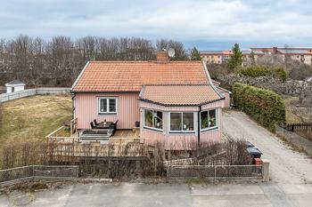 Rött taktegel bortskänkes