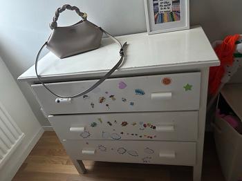 Bortskänkes retro byrå