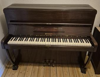 Bentley piano bortskänkes