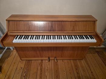 Piano skänkes