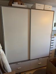 Garderob bortskänkes