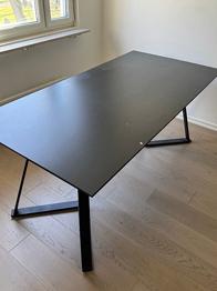 Svart matbord