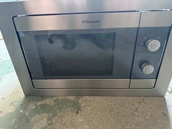 Electrolux inbyggd mikrovågsugn stål -BORTSKÄNKES