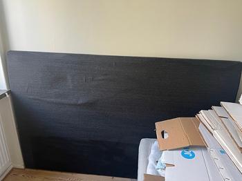 180 cm sänggavel i grått tyg bortskänkes