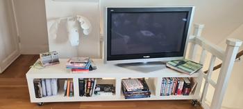 TV-bänk bortskänkes