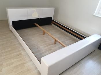 Sängstomme för renovering bortskänkes