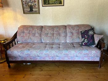 Smidig äldre bäddsoffa med utdragssäng